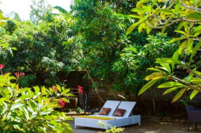 Tropical house in Nusa Dua. Beach in 150m. Garden. Fast to airport! Fast internet